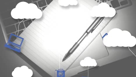 Animation-Von-Wolken-Und-Digitalen-Symbolen-über-Notizbuch-Und-Stift-Auf-Dem-Schreibtisch