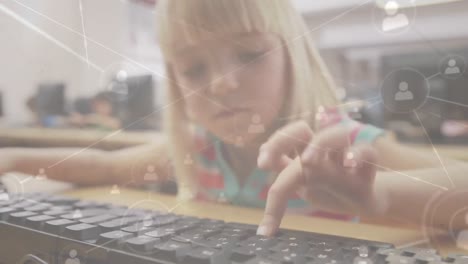 Animation-Eines-Netzwerks-Von-Verbindungen-über-Eine-Schülerin,-Die-Einen-Computer-Benutzt
