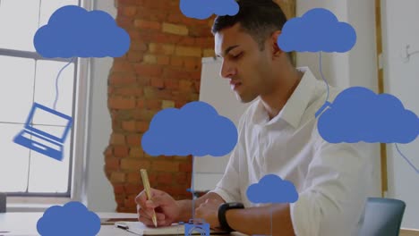 Animation-Von-Wolken-Und-Digitalen-Symbolen-über-Einem-Geschäftsmann,-Der-Einen-Tablet-Computer-Verwendet