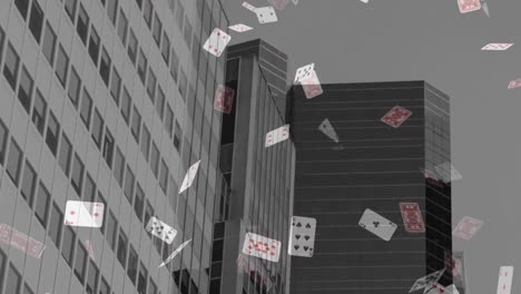 Animation-Von-Spielkarten,-Die-über-Das-Stadtbild-Fallen