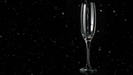 Animation-Von-Weißen-Flecken,-Die-über-Einem-Glas-Champagner-Auf-Schwarzem-Hintergrund-Schweben
