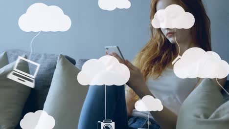 Animation-Von-Wolken-Und-Digitalen-Symbolen-über-Einer-Frau,-Die-Ihr-Smartphone-Nutzt