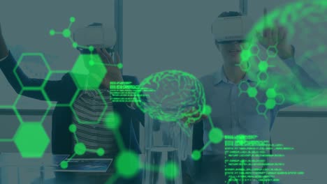 Animation-Des-Menschlichen-Gehirns-Und-Der-Medizinischen-Datenverarbeitung-über-Menschen,-Die-VR-Headsets-Tragen