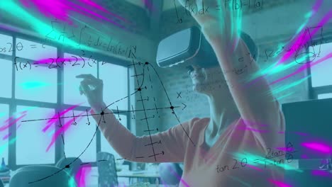 Animation-Mathematischer-Formeln-über-Einer-Geschäftsfrau,-Die-Ein-VR-Headset-Verwendet
