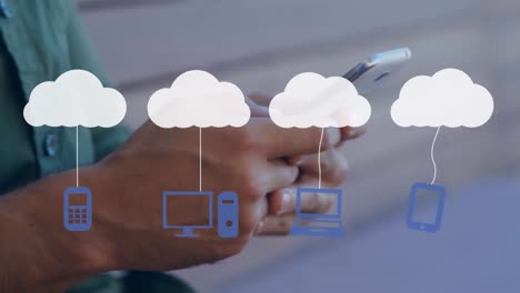 Animation-Von-Wolken-Und-Mediensymbolen-über-Einem-Mann,-Der-Sein-Smartphone-Nutzt