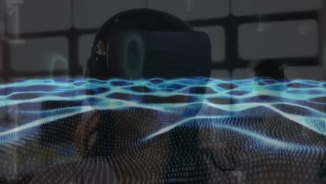 Animation-Von-Wellen-Binärer-Codierung-über-Einer-Frau,-Die-Ein-VR-Headset-Trägt