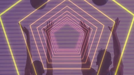 Animation-Eines-Leuchtenden-Tunnels-über-Einem-Mann-Und-Einer-Frau-Beim-Training