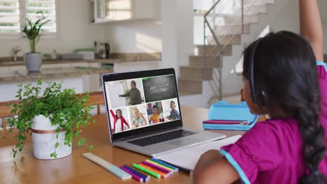 Zusammengesetztes-Video-Eines-Mädchens,-Das-Einen-Laptop-Benutzt,-Mit-Bildschirmen-Verschiedener-Klassen-Und-Lehrer-Im-Online-Unterricht