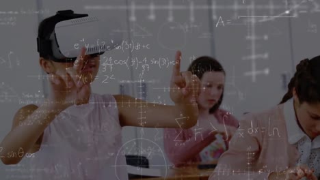 Mathematische-Gleichungen-Schweben-Gegen-Einen-Jungen,-Der-Im-Unterricht-In-Der-Grundschule-Ein-VR-Headset-Trägt