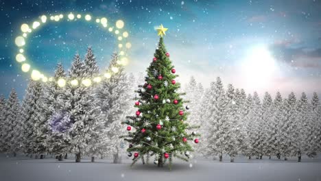 Luces-Brillantes-Decorativas-Contra-Los-Copos-De-Nieve-Cayendo-Sobre-El-árbol-De-Navidad-En-El-Paisaje-Invernal