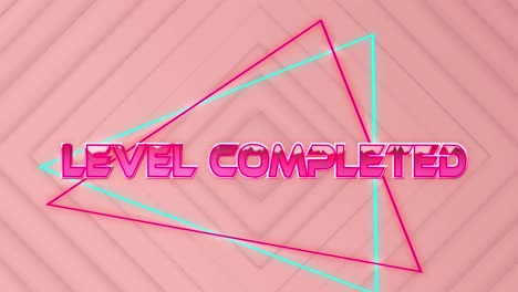 Animation-Des-Abgeschlossenen-Level-Textes-In-Pink-Metallic,-über-Neonlinien-Auf-Rosa-Rautenformen