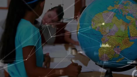 Netzwerk-Von-Verbindungen-über-Afroamerikanische-Mädchen,-Die-In-Der-Schule-Geographie-Mithilfe-Des-Globus-Lernen