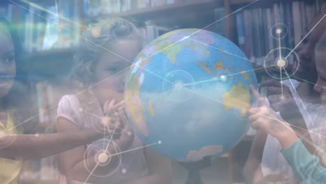 Netzwerk-Von-Verbindungen-über-Verschiedene-Schüler,-Die-In-Der-Grundschule-Geographie-Mithilfe-Eines-Globus-Lernen