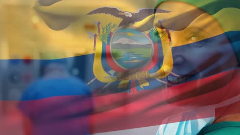 Digitale-Komposition-Einer-Ecuadorianischen-Flagge,-Die-Vor-Einer-Kaukasischen-Chirurgin-Weht,-Die-Im-Krankenhaus-Lächelt