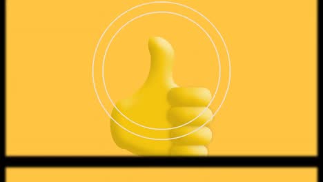 Digitale-Animation-Des-Filmrolleneffekts-über-Dem-Emoji-Symbol-„Daumen-Hoch“-Auf-Gelbem-Hintergrund