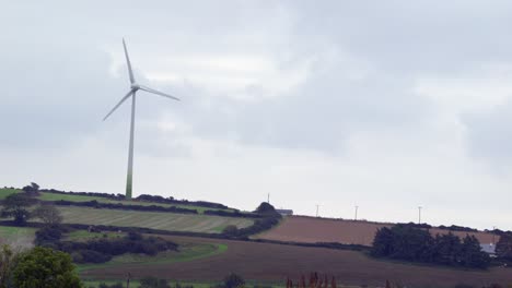 Wind-turbine-revolving
