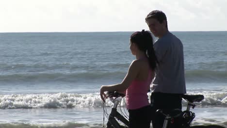 Couple-Riding-Bikes