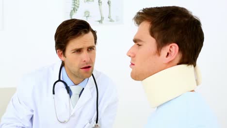 Doctor-talking-to-patient-with-a-neck-injury