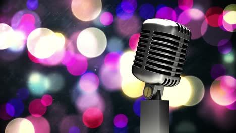 Retro-Metallic-Mikrofon-Vor-Violetten-Lichtflecken-Vor-Schwarzem-Hintergrund