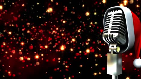Weihnachtsmütze-über-Mikrofon-Vor-Roten-Lichtflecken-Vor-Schwarzem-Hintergrund