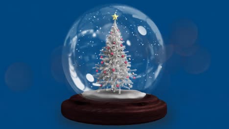 Zwei-Sternschnuppen-Drehen-Sich-In-Einer-Schneekugel-Vor-Blauem-Hintergrund-Um-Den-Weihnachtsbaum