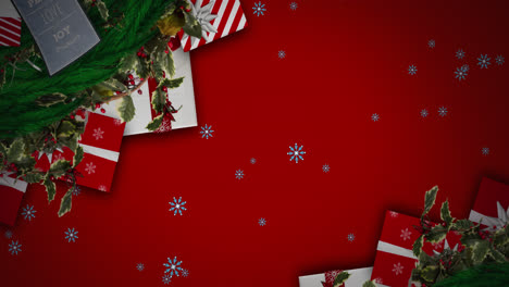 Schneeflocken-Fallen-über-Weihnachtskranzdekoration-Und-Geschenke-Vor-Rotem-Hintergrund