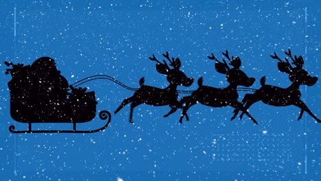 Schnee-Fällt-über-Die-Silhouette-Des-Weihnachtsmanns-Im-Schlitten,-Der-Von-Rentieren-Auf-Blauem-Hintergrund-Gezogen-Wird