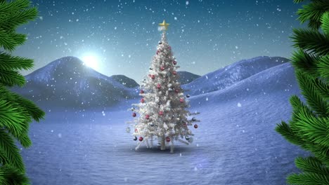 Baumzweige-Gegen-Schnee,-Der-über-Weißen-Weihnachtsbaum-Auf-Winterlandschaft-Fällt