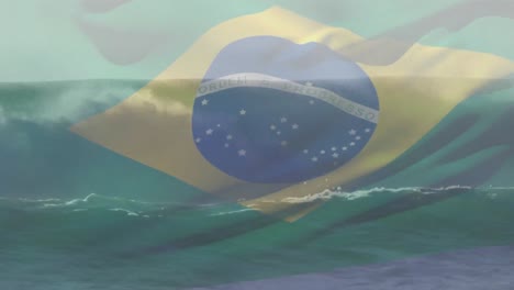Animation-Der-Brasilianischen-Flagge,-Die-über-Tosenden-Wellen-Im-Meer-Weht