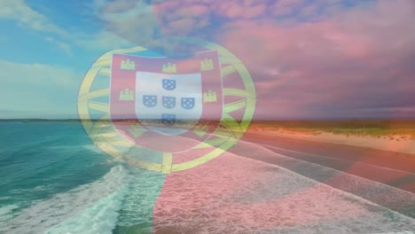 Digitale-Komposition-Der-Wehenden-Portugiesischen-Flagge-Vor-Der-Luftaufnahme-Des-Strandes-Und-Der-Meereswellen