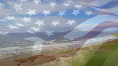 Composición-Digital-De-Ondear-La-Bandera-Estadounidense-Contra-La-Vista-Aérea-De-Las-Olas-Del-Mar
