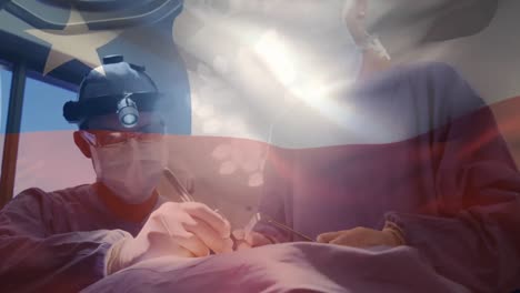 Animación-De-La-Bandera-De-Chile-Ondeando-Sobre-Cirujanos-En-Quirófano