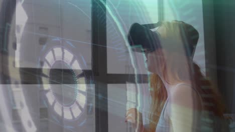 Animation-Des-Scope-Scannens-Und-Der-Datenverarbeitung-über-Einer-Frau,-Die-Ein-VR-Headset-Trägt