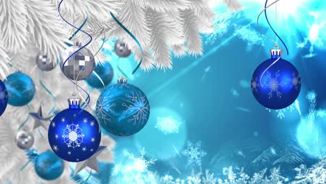 Animation-Von-Blauen-Christbaumkugeln-über-Schnee,-Der-Auf-Blauen-Hintergrund-Fällt