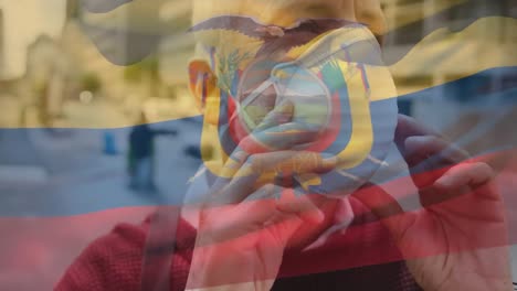 Animation-Der-Flagge-Ecuadors,-Die-Während-Der-Covid-19-Pandemie-über-Einem-Mann-Mit-Gesichtsmaske-Weht
