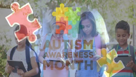 Animation-Von-Bunten-Puzzleteilen-Und-Autismus-Text-über-Kinderfreunde,-Die-Elektronische-Geräte-Benutzen