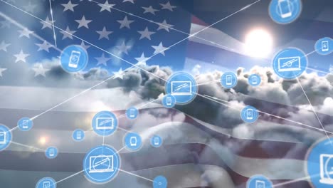 Animation-Des-Netzwerks-Von-Verbindungen-Von-Symbolen-Mit-Laptops-Und-Smartphones-über-Der-Flagge-Und-Den-Wolken-Der-USA