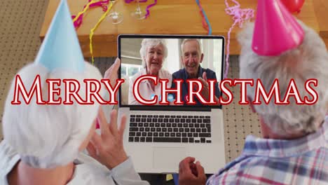 Frohe-Weihnachten-Text-über-Ein-älteres-Paar,-Das-Während-Der-Weihnachtszeit-Einen-Videoanruf-Auf-Dem-Laptop-Führt