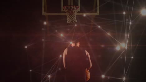 Animation-Von-Verbindungsnetzwerken-über-Einen-Gemischten-Kaukasischen-Basketballspieler-Im-Fitnessstudio