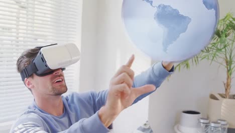 Animation-Eines-Globus,-Der-Sich-über-Einem-Mann-Dreht,-Der-Ein-VR-Headset-Verwendet