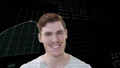 Animation-Der-Datenverarbeitung-über-Einem-Lächelnden-Kaukasischen-Geschäftsmann