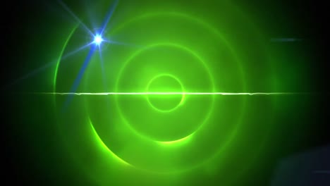 Blauer-Lichtfleck-Und-Lichtspur-Vor-Grünen-Spiralförmigen-Lichtspuren-Auf-Schwarzem-Hintergrund