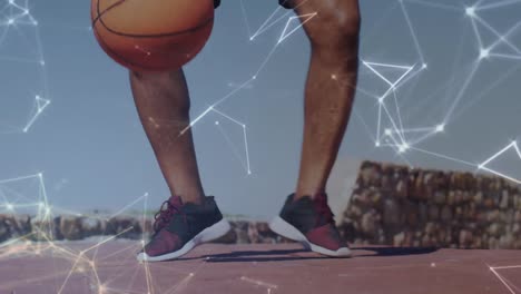 Animation-Von-Sternbildern-über-Dem-Unteren-Teil-Eines-Fitten-Afroamerikanischen-älteren-Mannes,-Der-Basketball-Spielt