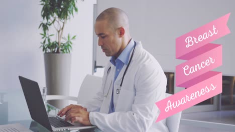 Animation-Eines-Brustkrebs-Aufklärungstextes-über-Einem-Biracial-Männlichen-Arzt,-Der-Einen-Laptop-Verwendet