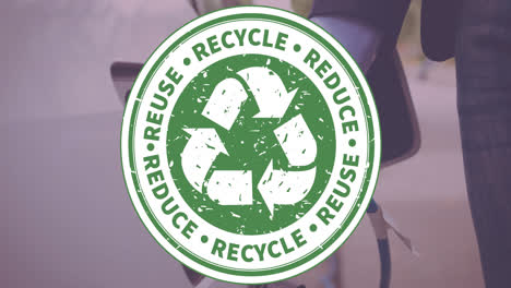 Reducir-La-Reutilización-Reciclar-El-Texto-Sobre-La-Bandera-De-La-Unión-Europea-Y-El-Hombre-Cargando-Un-Coche-Eléctrico