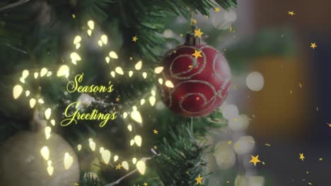 Jahreszeiten-Grußtext-Und-Lichterkette,-Die-Eine-Sternform-Vor-Einer-Kugel-Auf-Einem-Weihnachtsbaum-Bilden