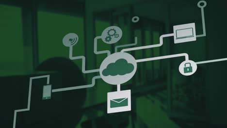 Animation-Des-Cloud--Und-Mediensymbolnetzwerks-Auf-Dunkelgrünem-Hintergrund