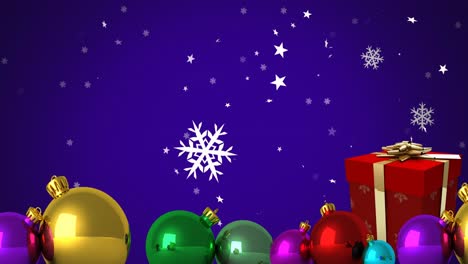 Animation-Von-Schneeflocken,-Die-über-Weihnachtsgeschenke-Und-Kugeln-Auf-Blauem-Hintergrund-Fallen