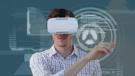 Animation-Eines-Kaukasischen-Mannes-Mit-VR-Headset-über-Scope-Scannen-Und-Datenverarbeitung