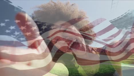 Animation-Der-Flagge-Der-Vereinigten-Staaten-Von-Amerika-über-Einer-Afroamerikanischen-Frau-Und-Einem-Sportstadion